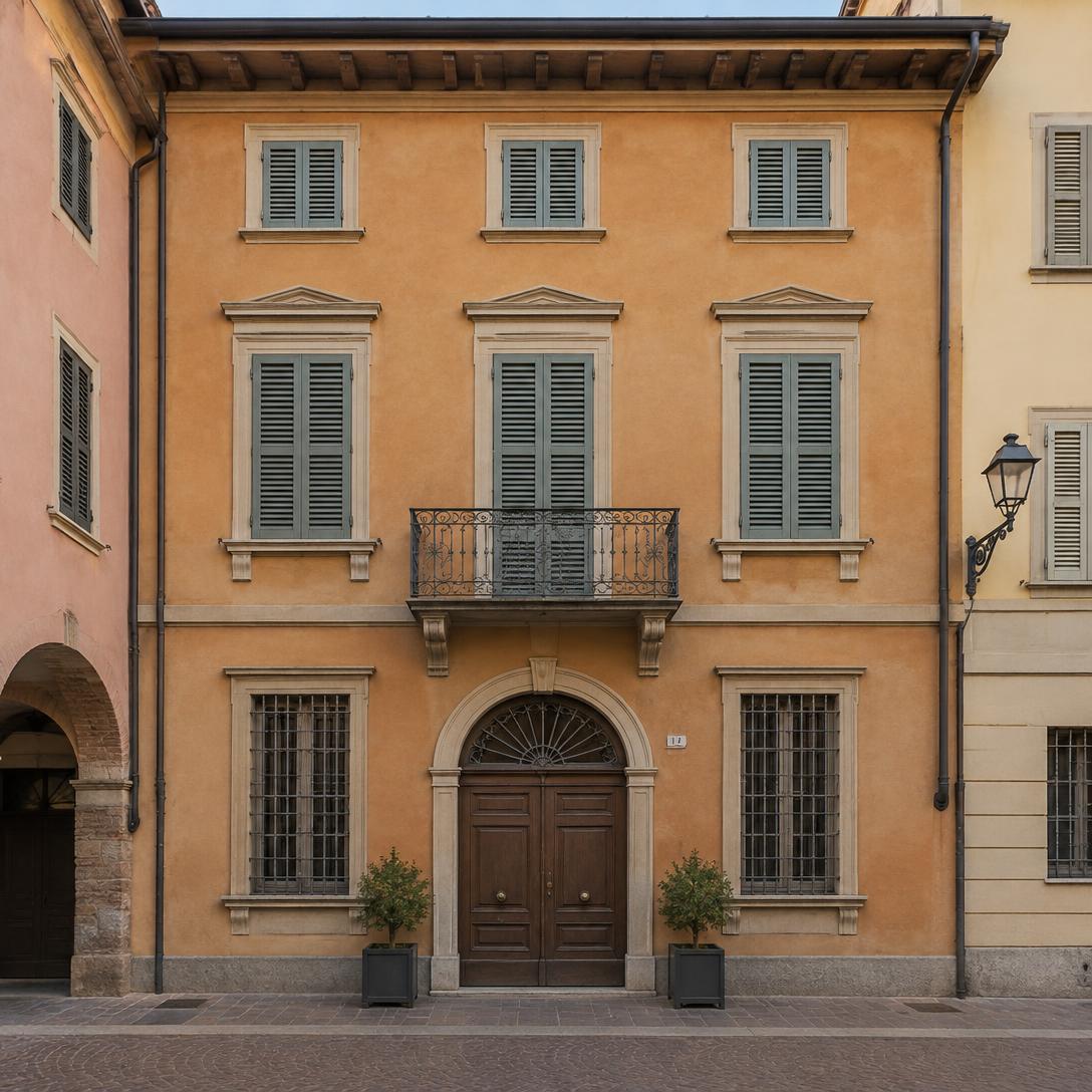 Facciata di un edificio storico nel centro di Racconigi